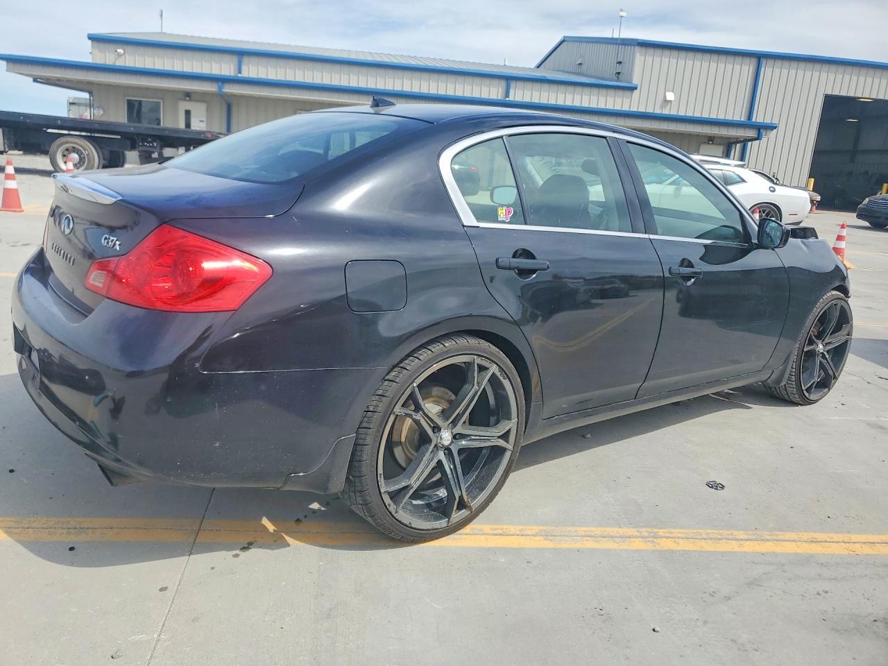 2010 Infiniti G37 Sedan X - Фото 3