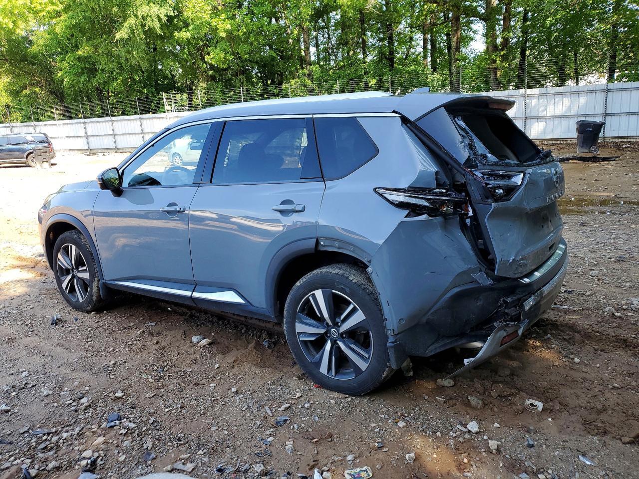 2021 Nissan Rogue Platinum - Image 2