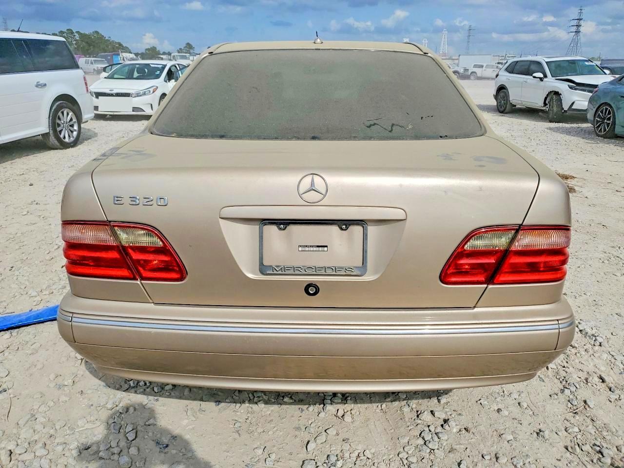 2000 Mercedes-Benz E 320 - Фото 6