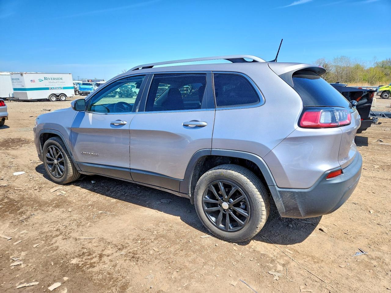 2019 Jeep Cherokee Latitude - Фото 2