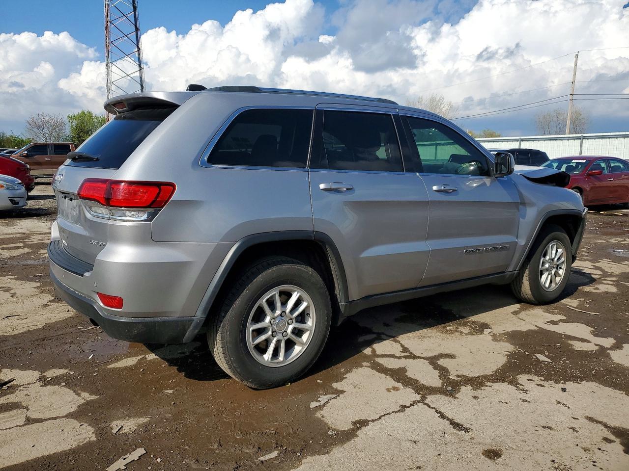 2020 Jeep Grand Cherokee Laredo - Image 3