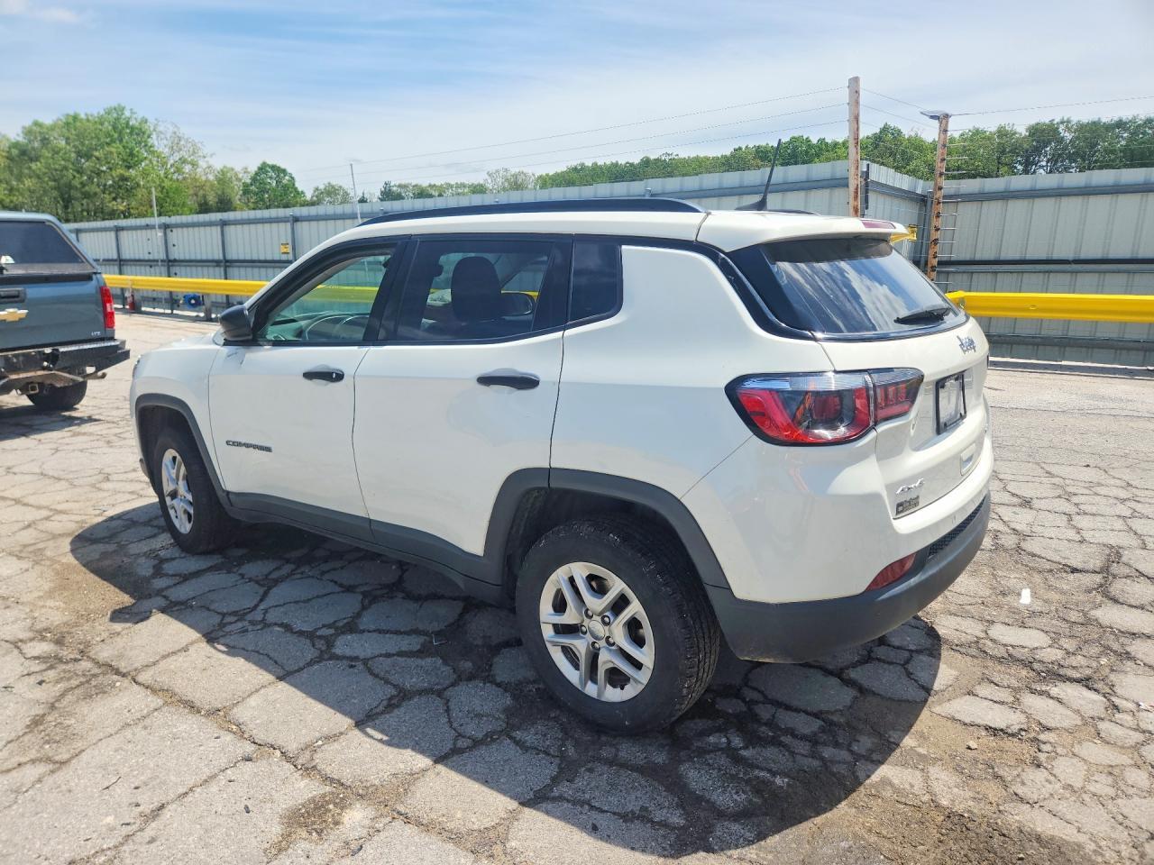 2017 Jeep Compass Sport - Фото 2
