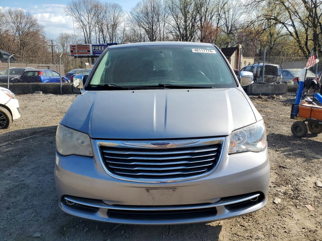 2013 Chrysler Town & Country Touring L - Фото 5