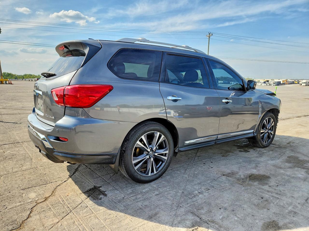 2019 Nissan Pathfinder Platinum - Фото 3