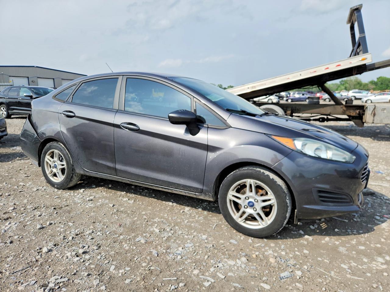 2017 Ford Fiesta Se - Фото 4