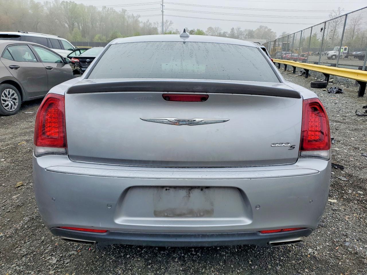 2016 Chrysler 300 S - Фото 6