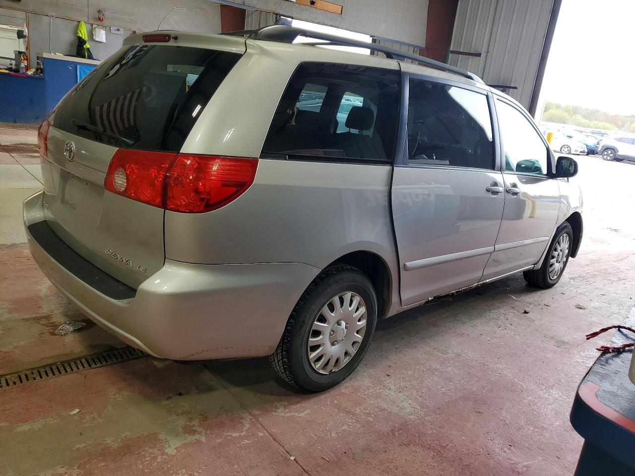 2008 Toyota Sienna Le 8-Passenger - Image 3
