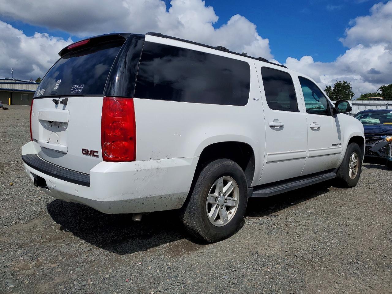 2014 GMC Yukon Xl C1500 Slt - Image 3