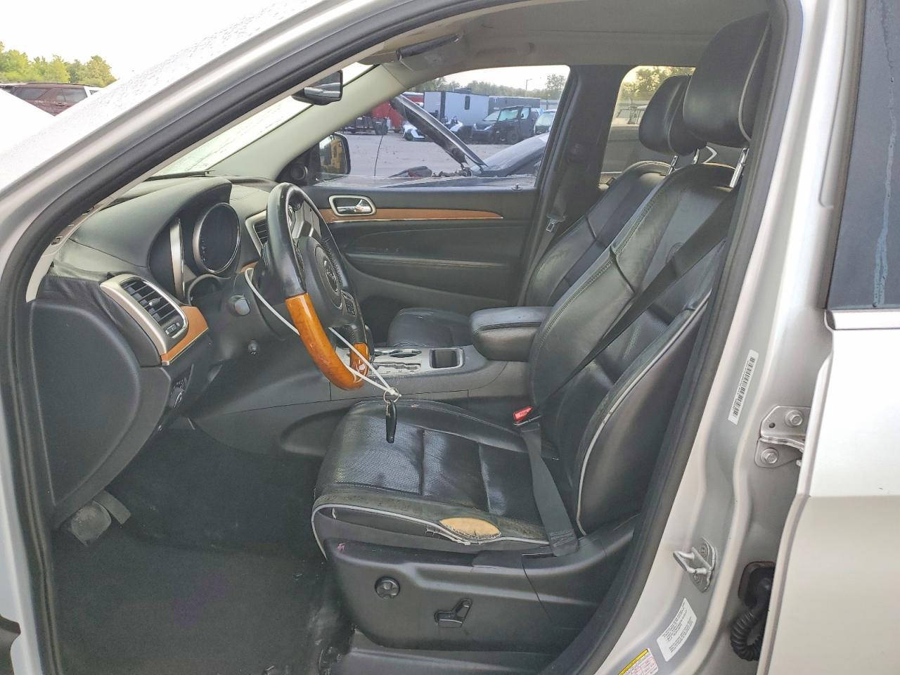 2011 Jeep Grand Cherokee Overland - Image 7