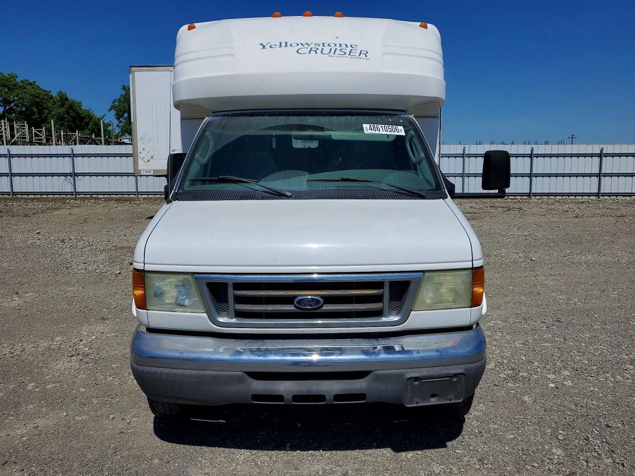 2005 Ford Econoline E350 Super Duty Cutaway Van - Image 5