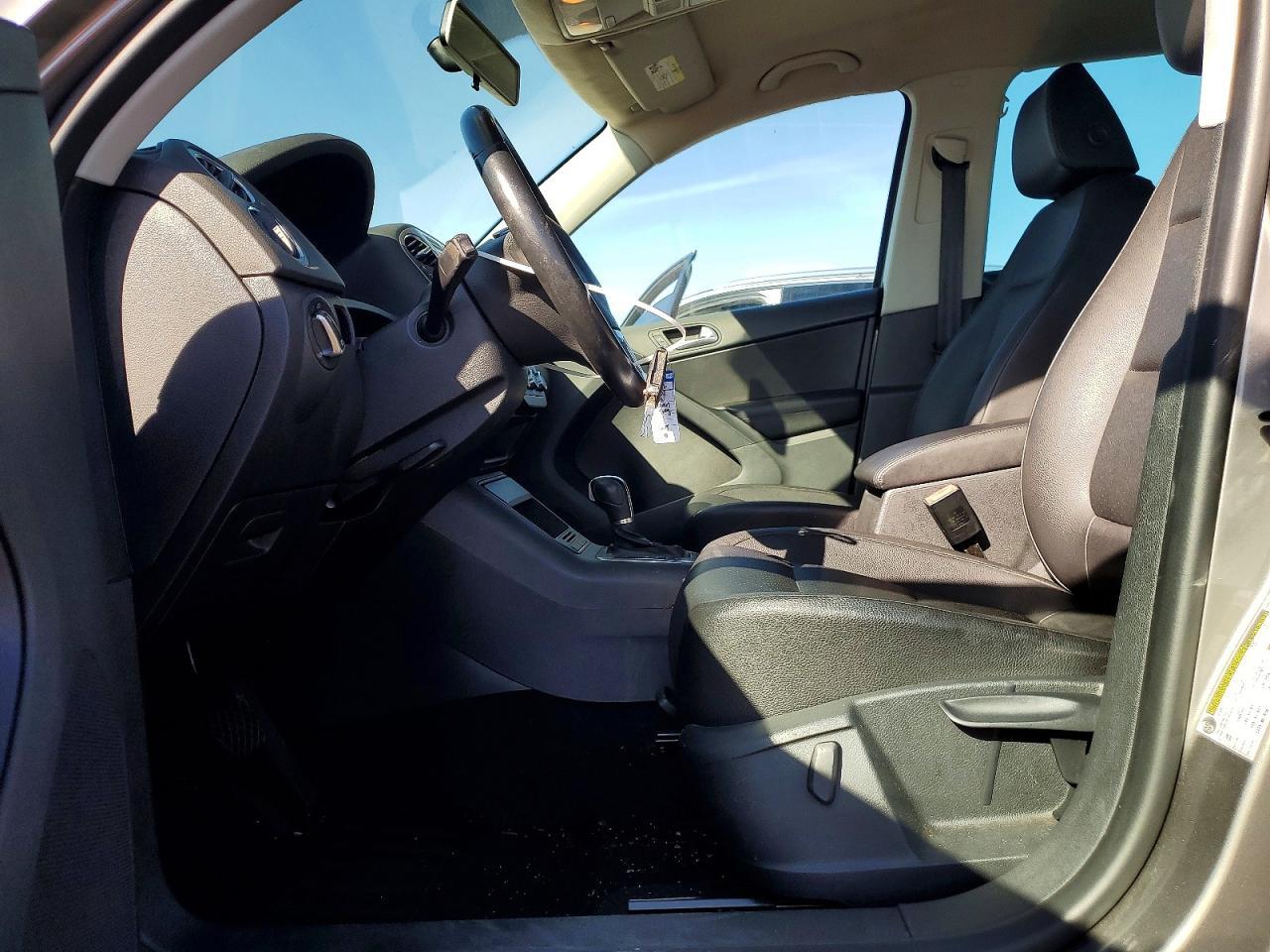 2011 Volkswagen Tiguan S - Image 7