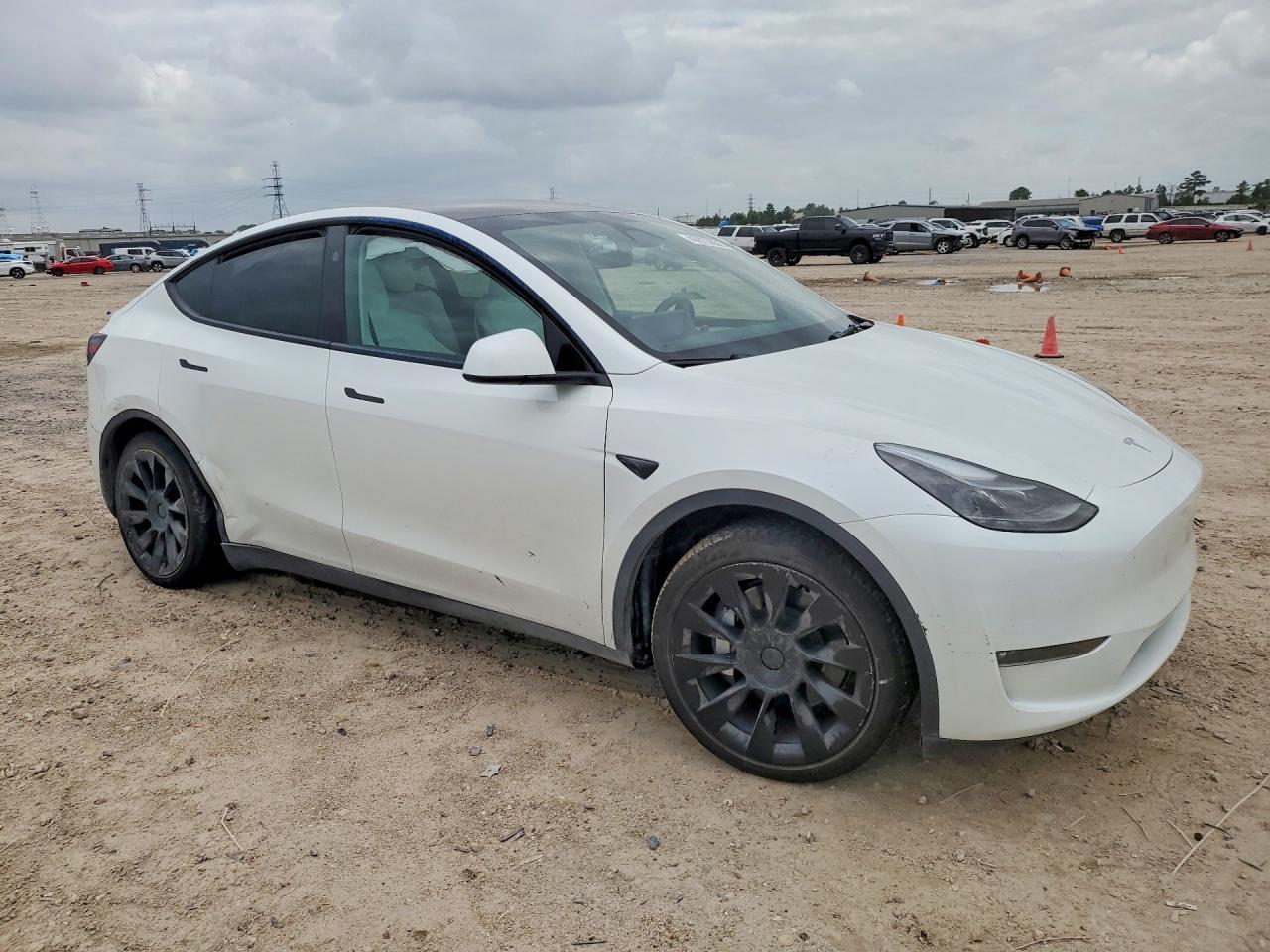 2023 Tesla Model Y - Image 4