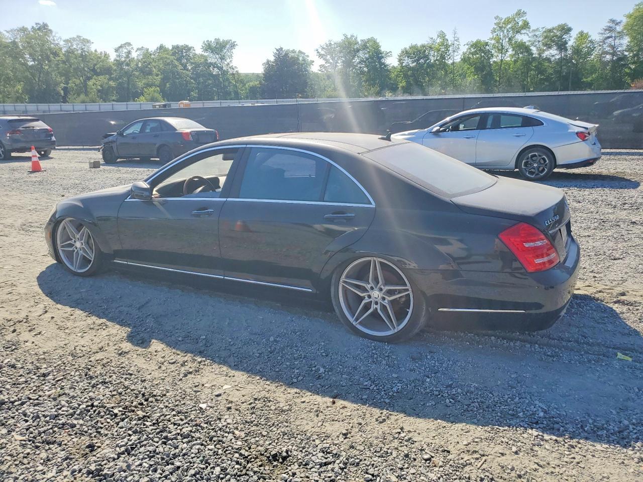 2011 Mercedes-Benz S 550 4Matic - Image 2