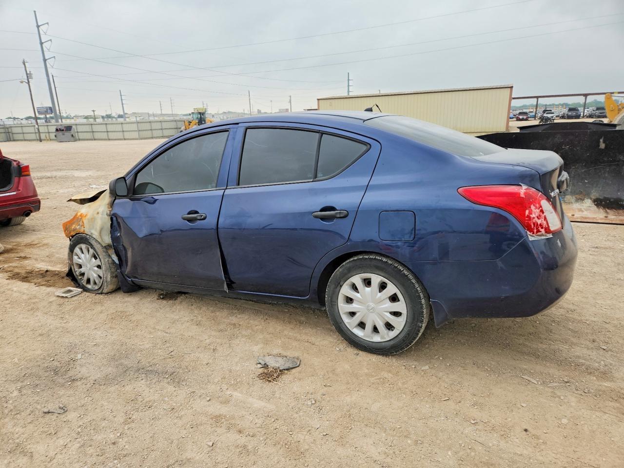 2014 Nissan Versa 1.6 S - Image 2