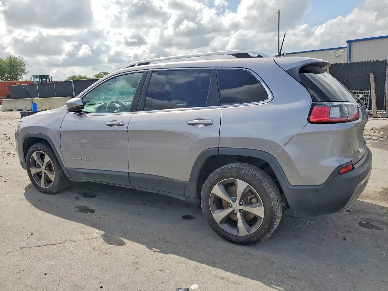 2021 Jeep Cheerokee - Image 2