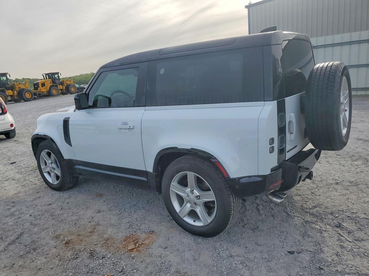 2022 Land Rover Defender 90 - Image 2