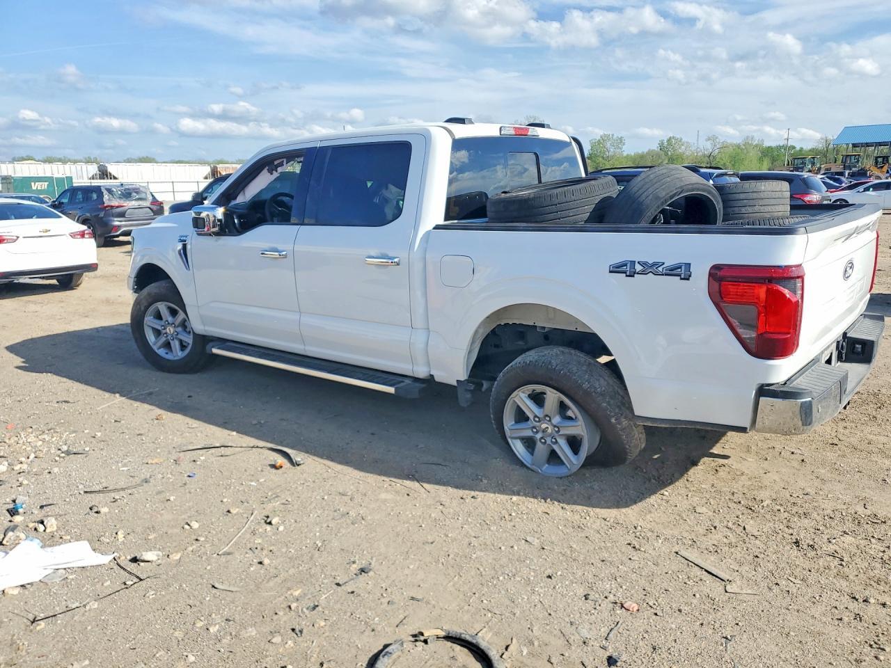 2025 Ford F150 - Фото 2