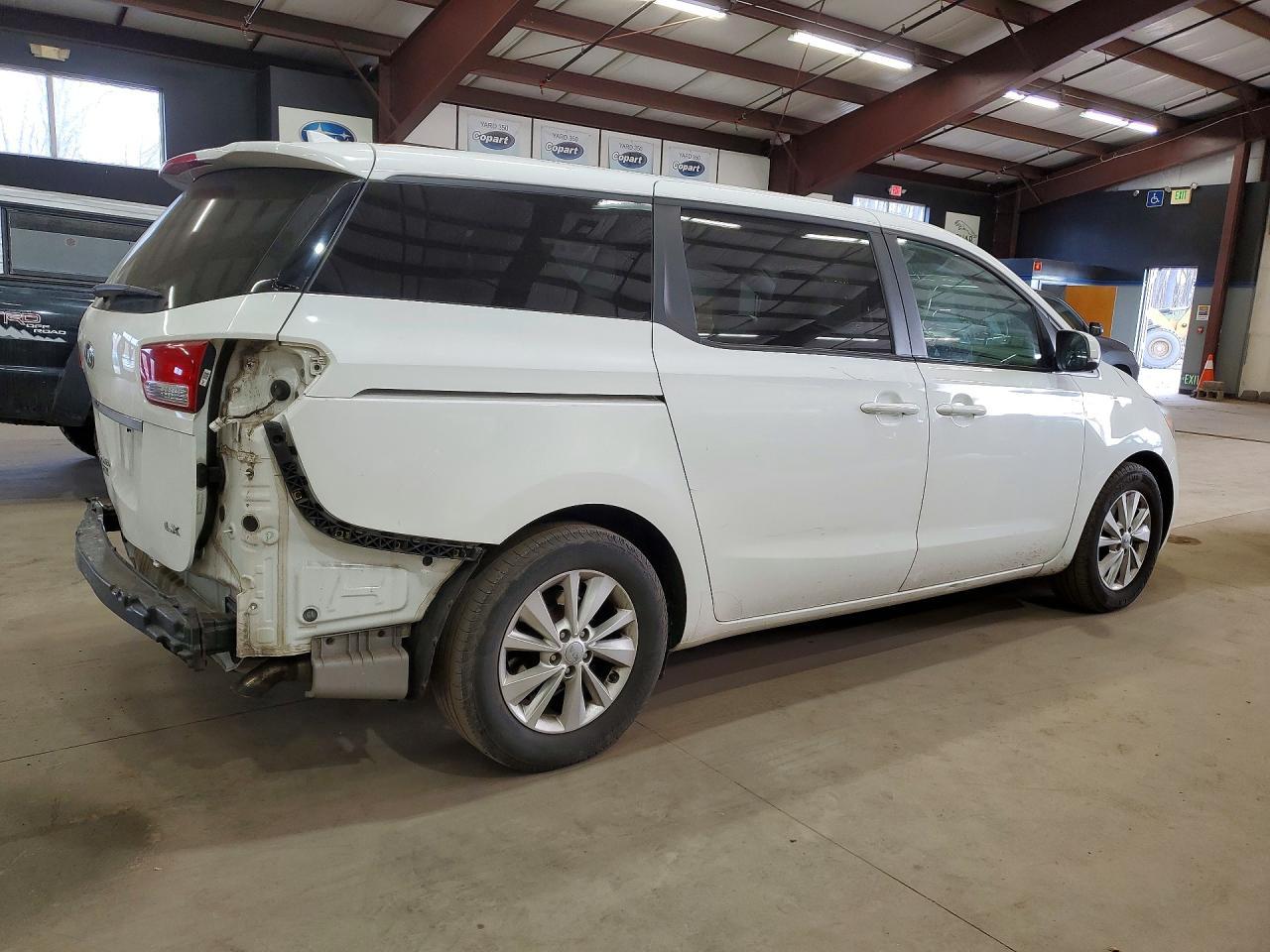 2017 Kia Sedona Lx - Image 3