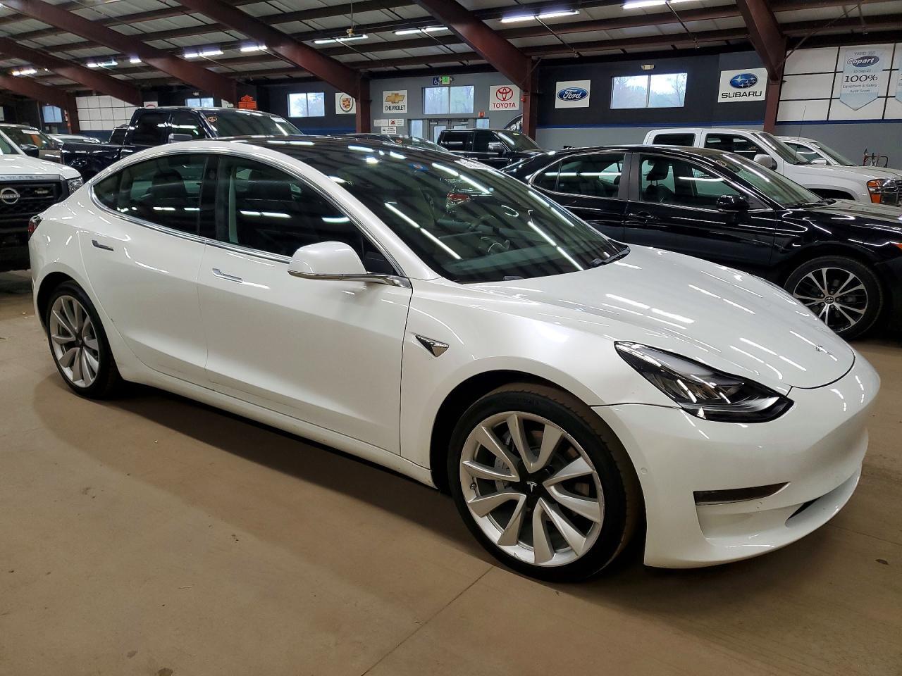 2019 Tesla Model 3 - Фото 4