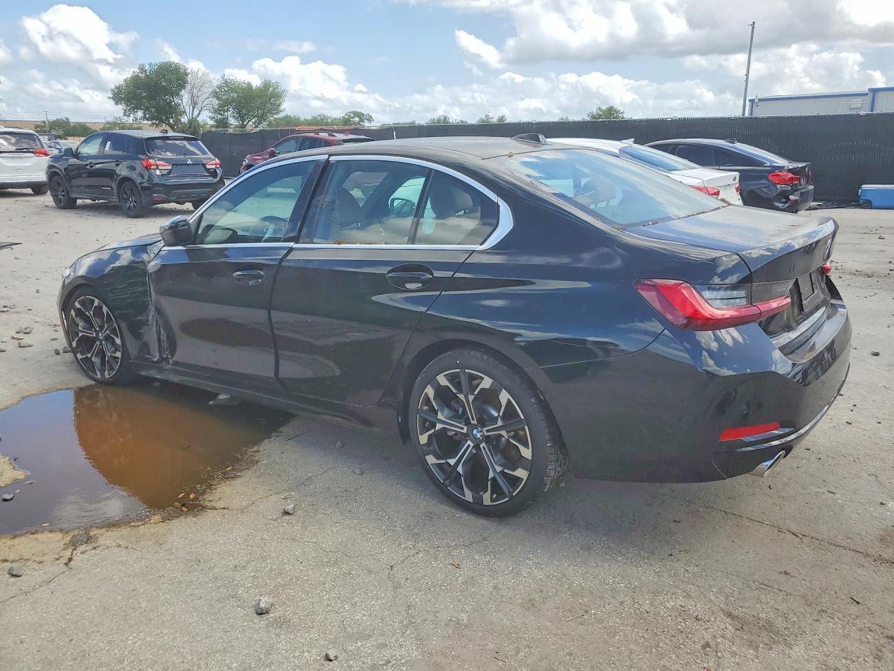 2025 BMW 330I - Фото 2