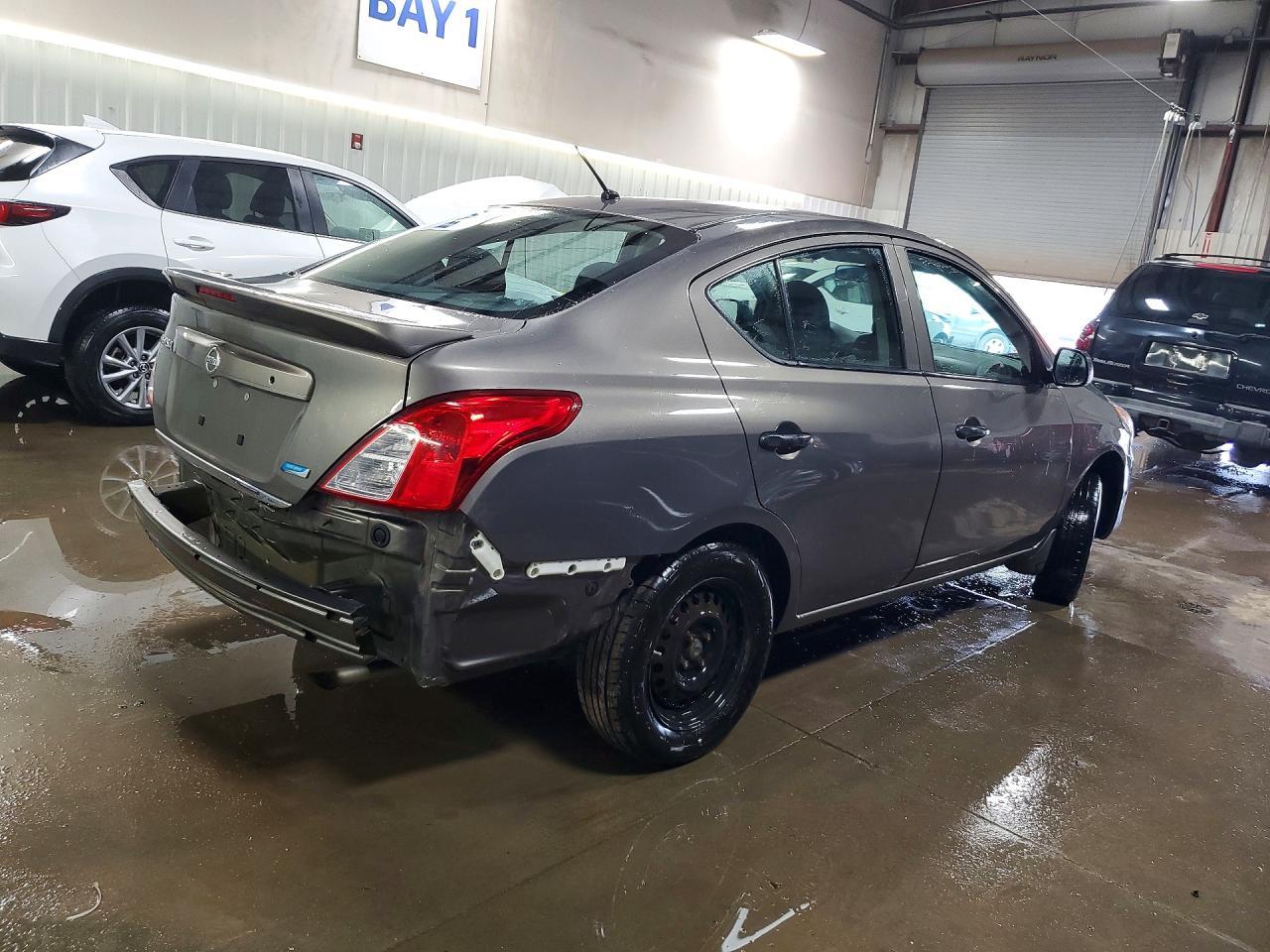 2015 Nissan Versa 1.6 S Plus - Image 3