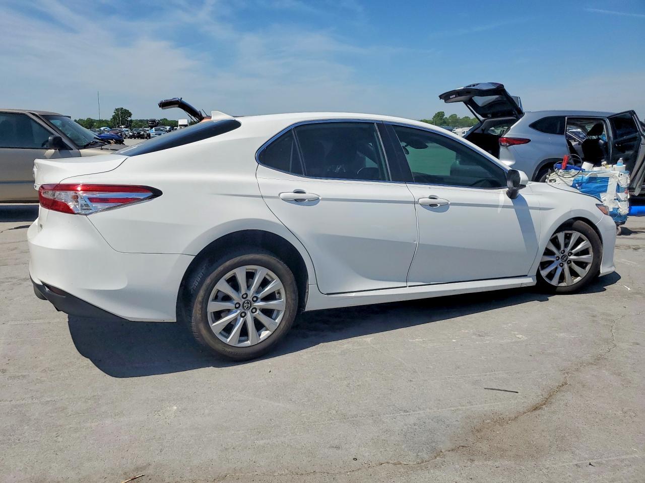 2020 Toyota Camry Le - Image 3