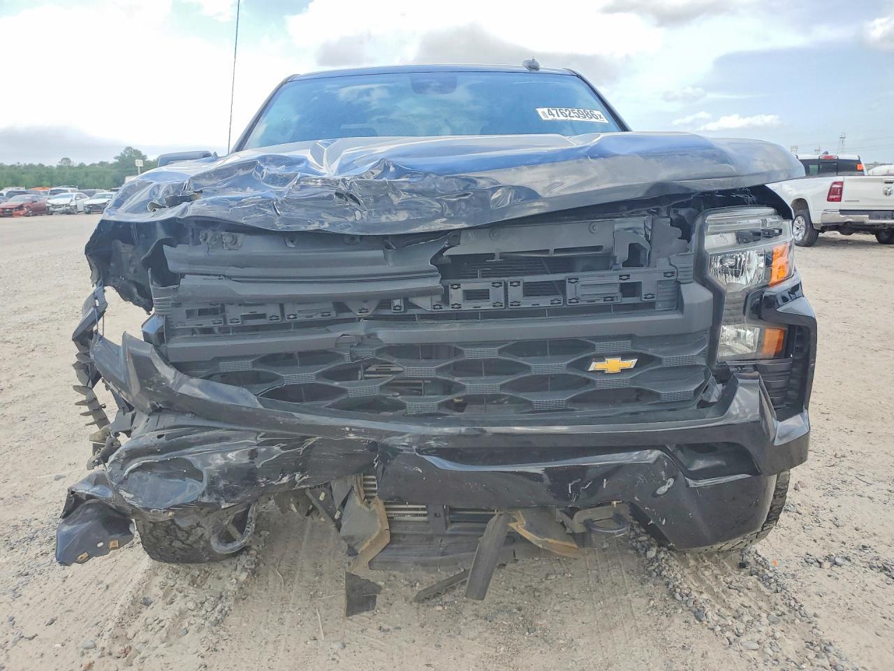 2023 Chevrolet Silverado K1500 Custom - Image 5