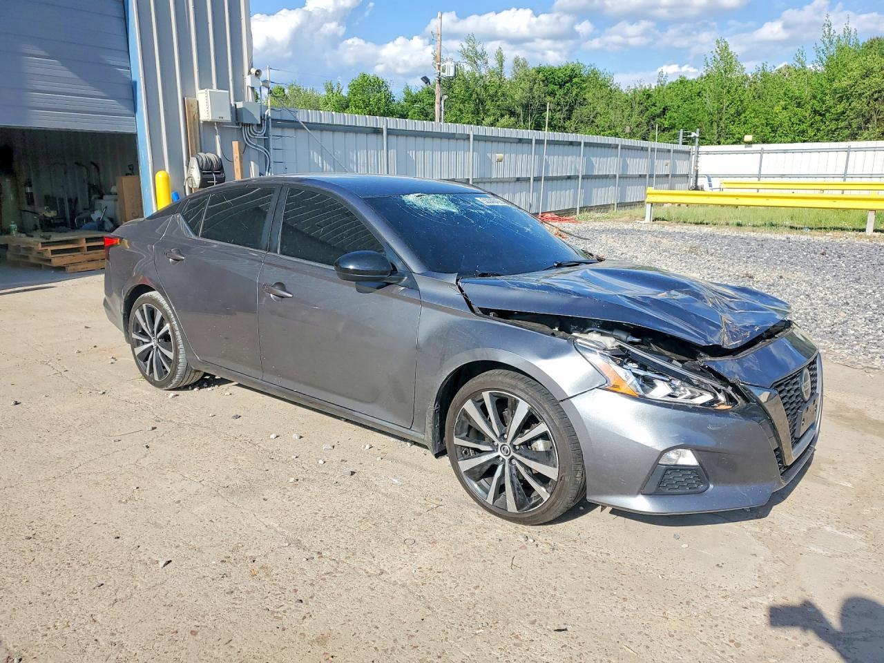 2022 Nissan Altima Sr - Image 4