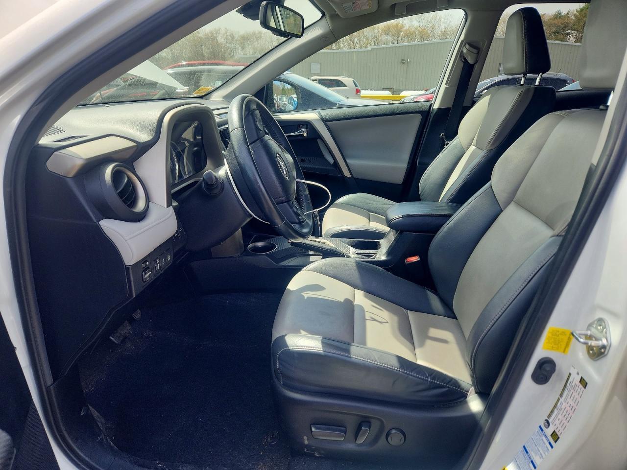 2015 Toyota Rav4 Limited - Image 7