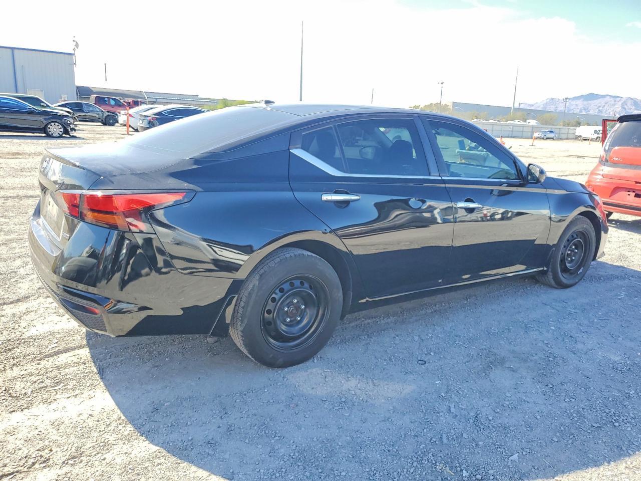 2019 Nissan Altima S - Фото 3