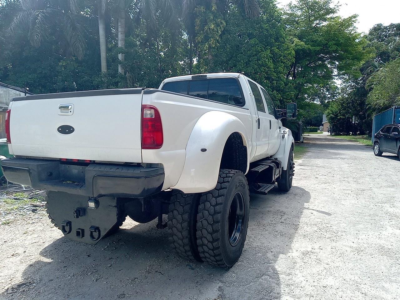 2001 Ford F650 Super Duty Truck Chassis Truck Cab And Chassis - Image 4