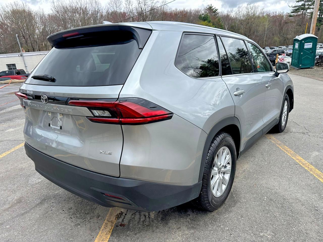 2025 Toyota Grand Highlander Xle - Image 3