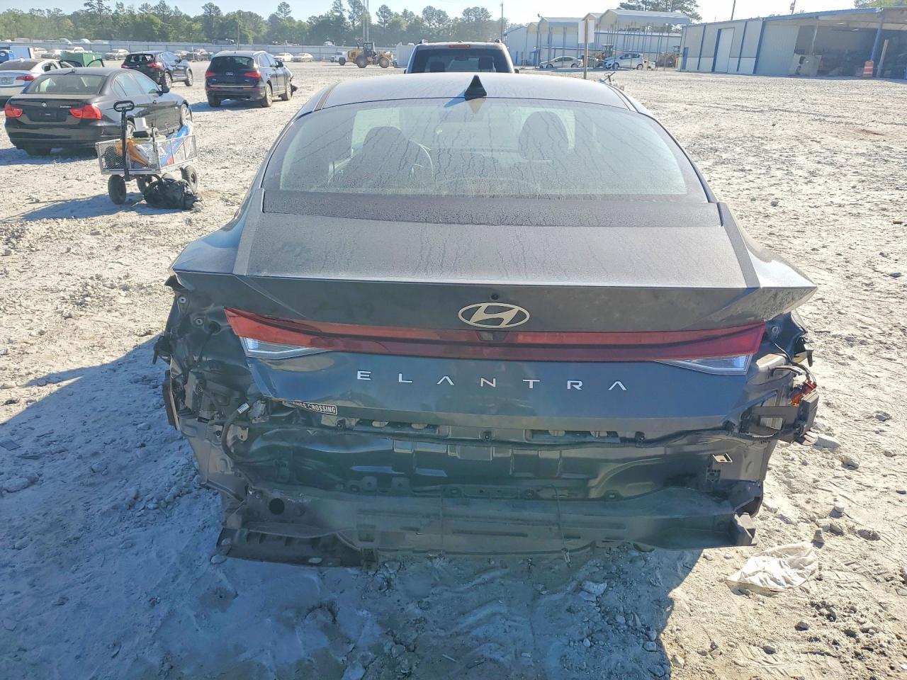 2025 Hyundai Elantra Se - Фото 6