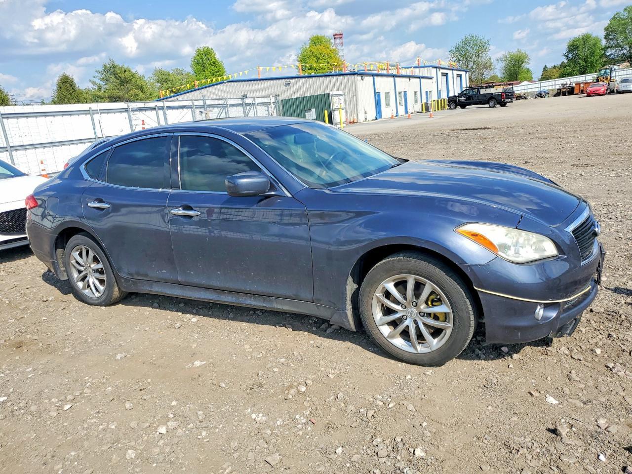 2011 Infiniti M37 X - Image 4
