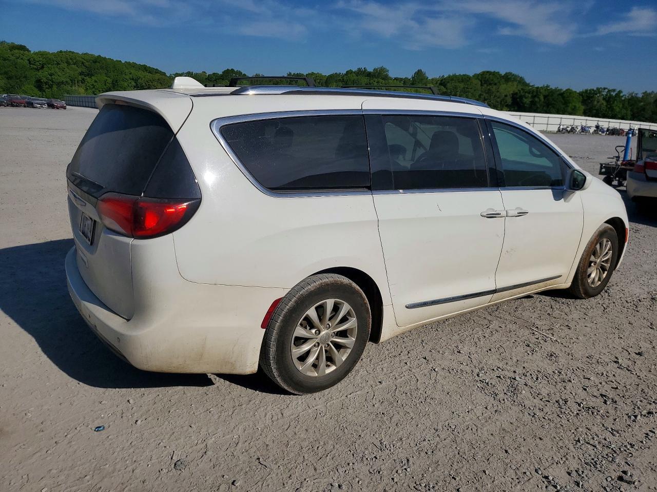 2018 Chrysler Pacifica Touring L Plus - Фото 3