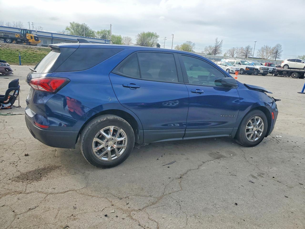 2022 Chevrolet Equinox Ls - Image 3