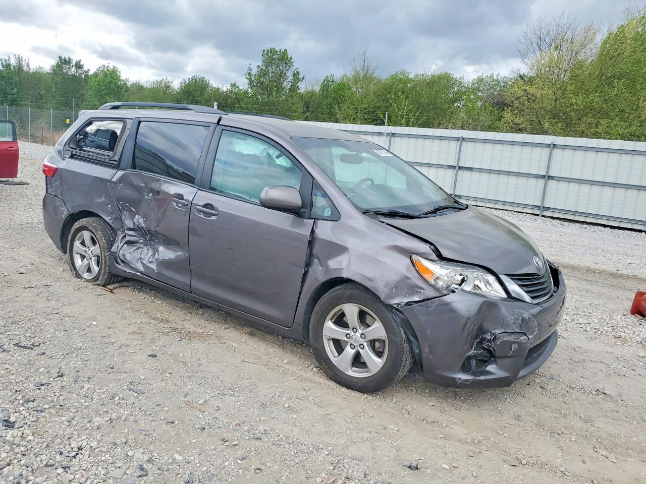 2017 Toyota Sienna - Фото 4