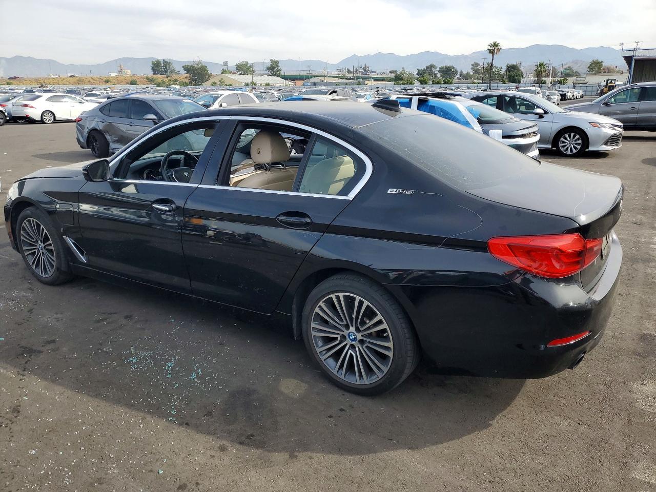 2018 BMW 530E - Фото 2