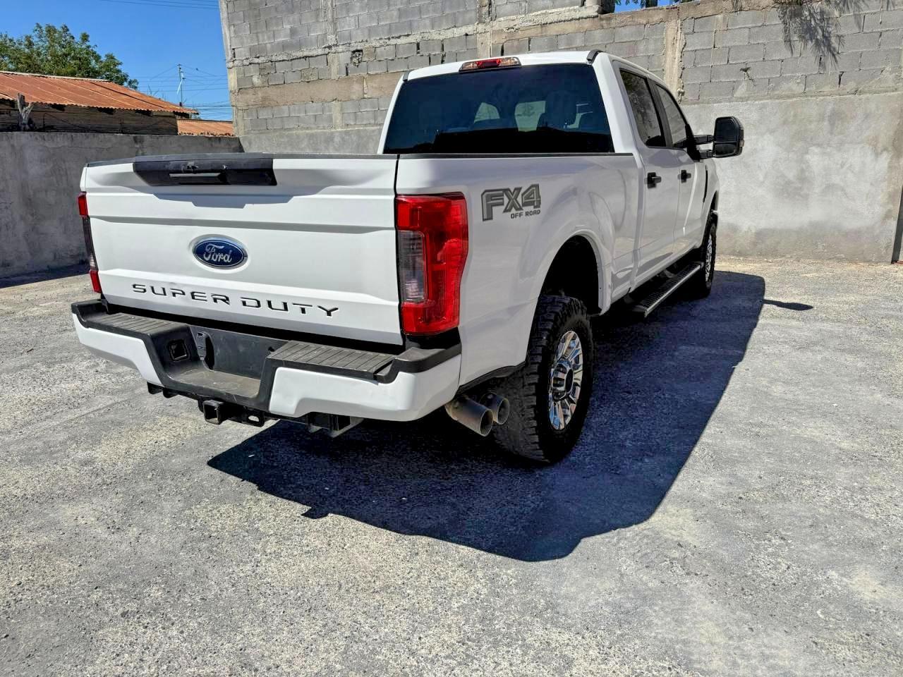 2017 Ford F250 Super Duty - Фото 4