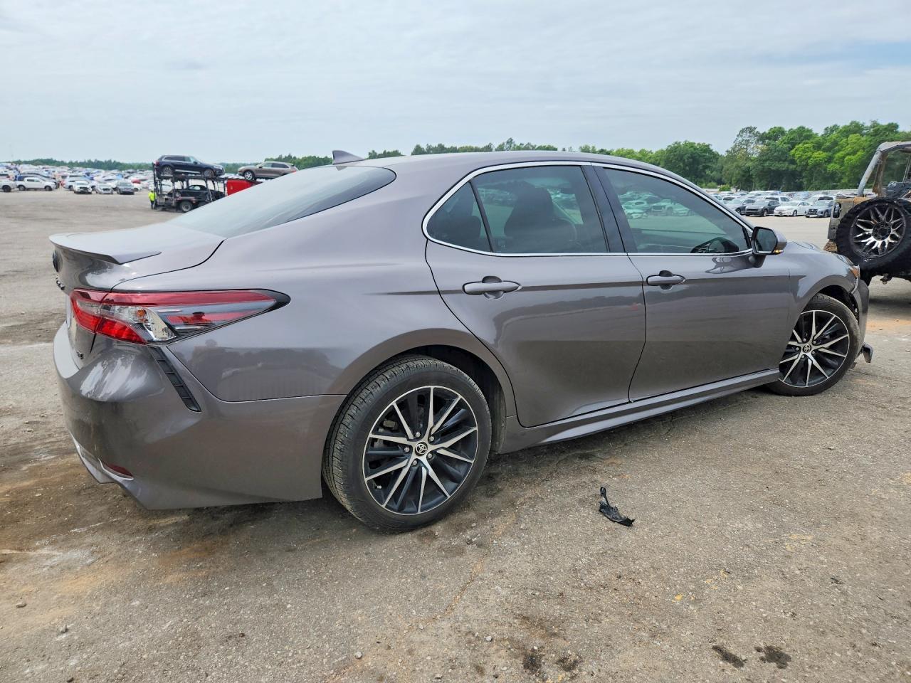2021 Toyota Camry Se - Image 3
