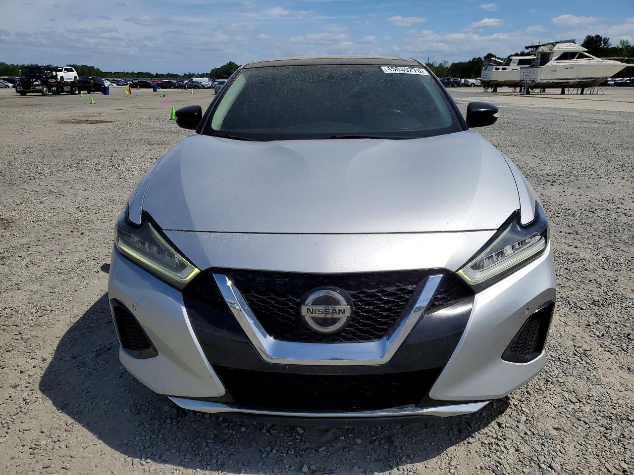 2019 Nissan Maxima - Image 5