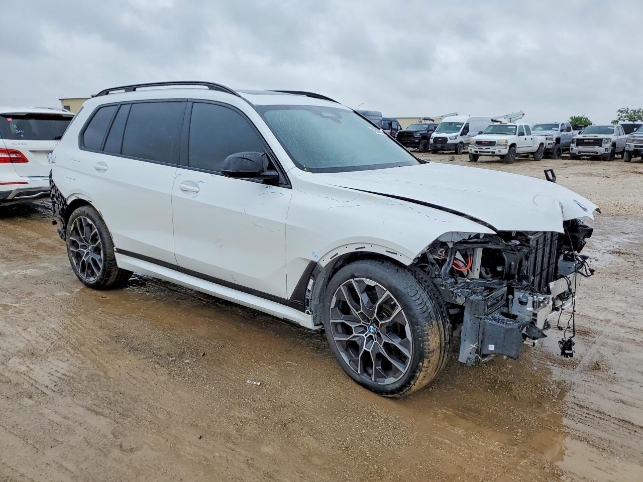 2025 BMW X7 M60I - Image 4