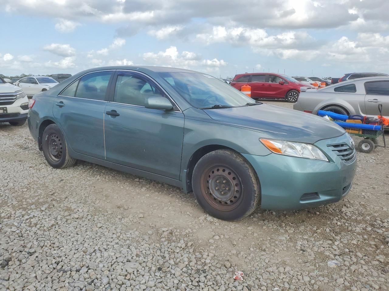 2009 Toyota Camry Le - Фото 4