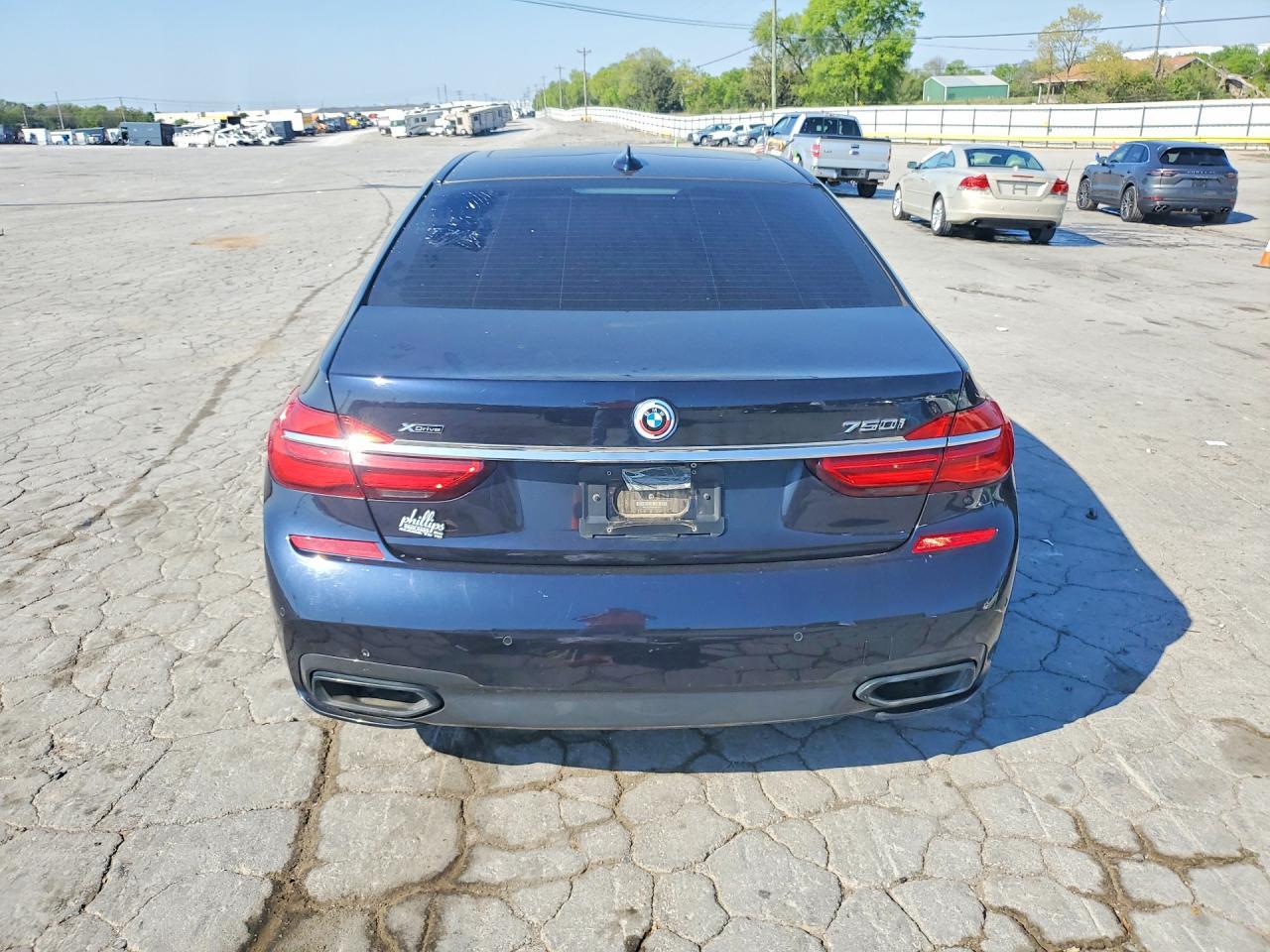 2017 BMW 750 Xi - Фото 6