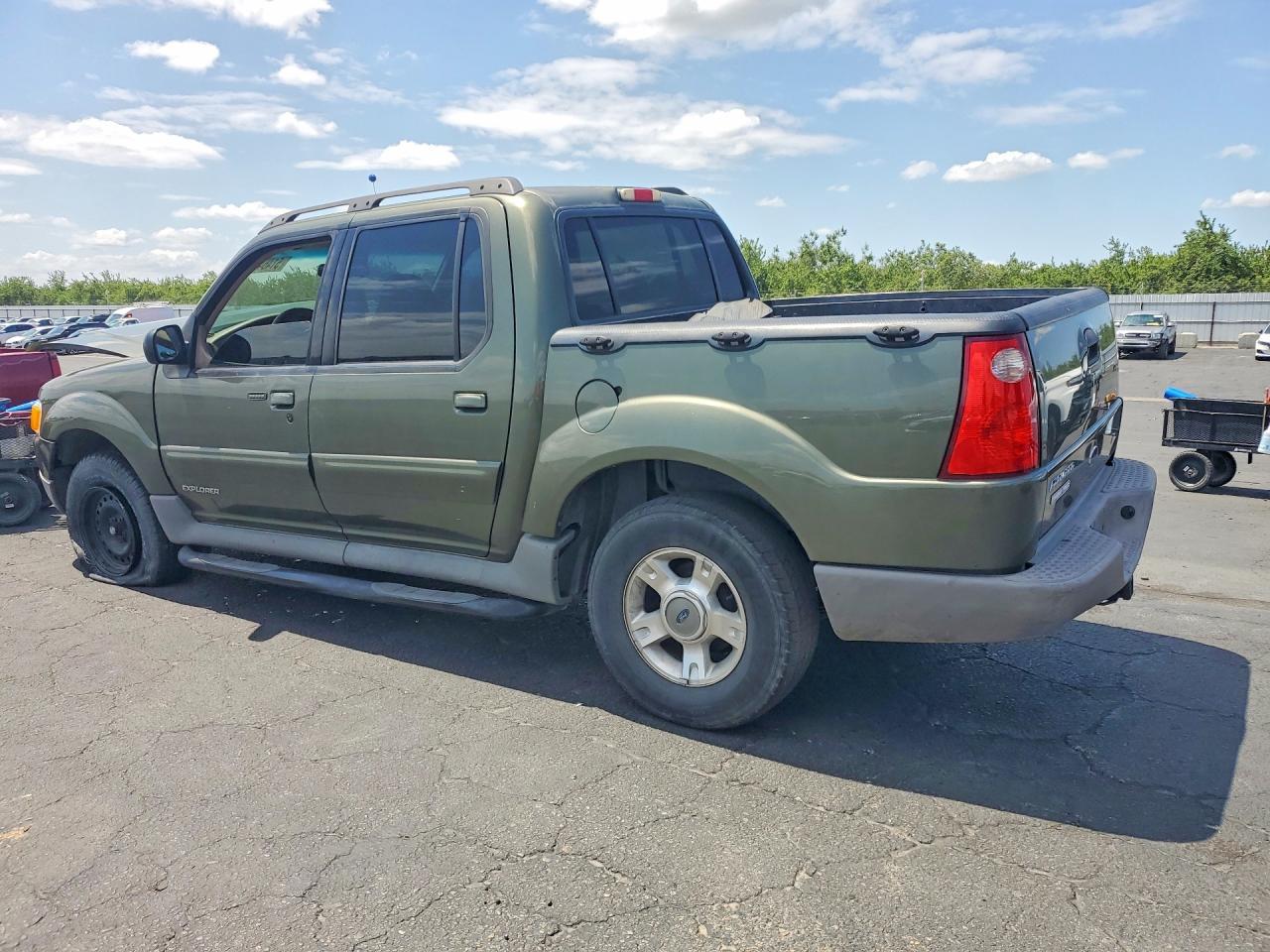 2001 Ford Explorer Sport Trac - Image 2