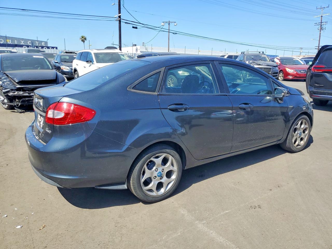 2011 Ford Fiesta Sel - Фото 3