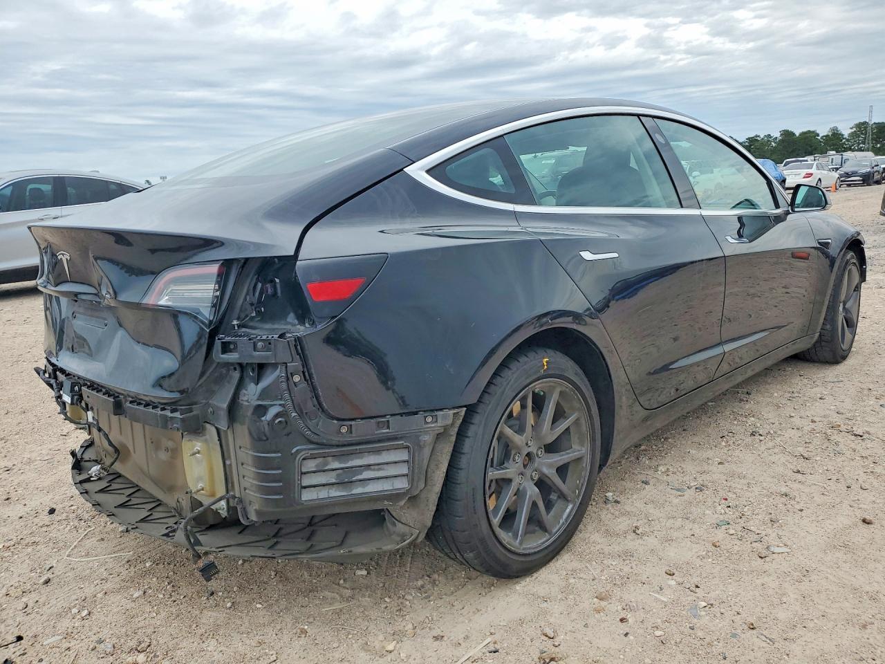 2019 Tesla Model 3 - Фото 3