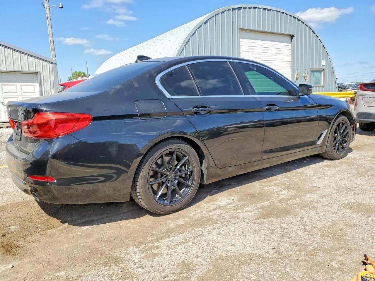 2019 BMW 530 I - Image 3