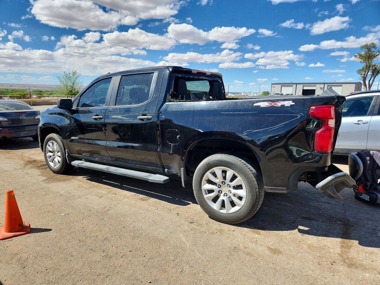 2022 Chevrolet Silverado K1500 Custom - Фото 2