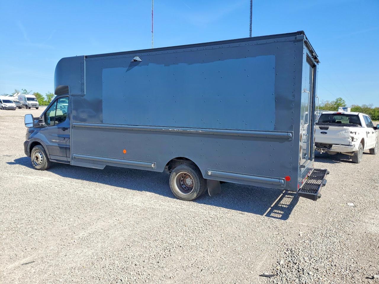 2021 Ford Transit T-350 Step Van - Фото 2